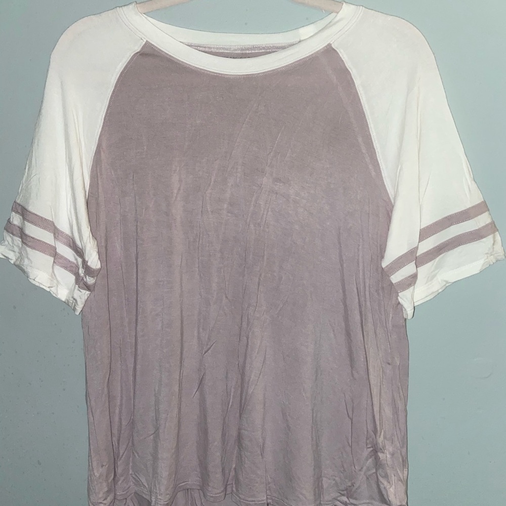 Light plum and white t-shirt from American Eagle